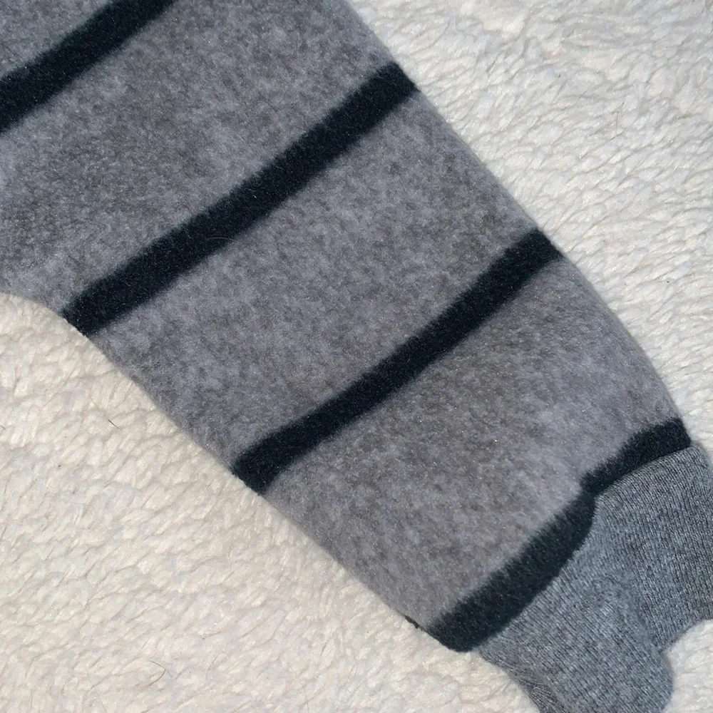 Carter’s 6M Gray & Black Penguin Fleece Romper EUC Sleeper
